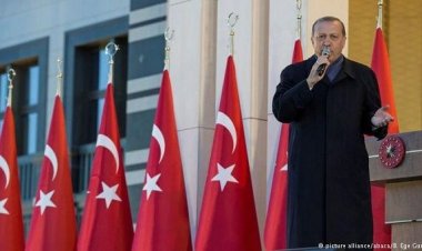 «Απέλπιδες προσπάθειες να γραπωθεί στην εξουσία»