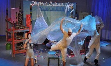 Η Φάρμα του Διαδικτύου από τη Θεατρική Ομάδα Χιλιοδέντρι στο θέατρο Απόλλων