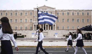 Ενστάσεις ΣτΕ σε διάταγμα Γαβρόγλου, «ναι» στην κλήρωση σημαιοφόρων