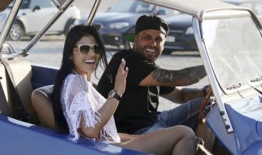 Νίκι Τζαμ - Αντζέλικα Κρουζ απολαμβάνουν τη Μύκονο!!