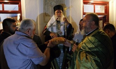 Πάνδημη Πανήγυρις του Αγίου Φανουρίου στην Μύκονο – Για την φιλευσέβειά τους επήνεσε τους Μυκόνιους ο Σεβασμιώτατος κ. Δωρόθεος Β' (εικόνες & videos)