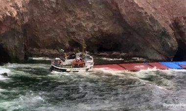 Διασώθηκαν οι 12 ναυτικοί του «LITTLE SEYMA» που προσάραξε στο Τραγονήσι Μυκόνου - Επιχείρηση θρίλερ με 10 μποφόρ (εικόνες & videos)