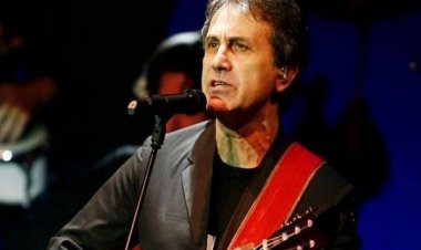 Έτσι αποχαιρέτησε τον Τζίμη Πανούση ο Γιώργος Νταλάρας: Η ανάρτηση - έκπληξη