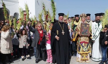 Ο "Περίπατος του Αυτοκράτορα" στη Μύκονο [Videos]