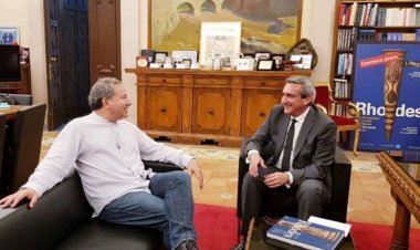 Τον πολυβραβευμένο κινηματογραφιστή Steven Bernstein δέχτηκε στο γραφείο του ο Περιφερειάρχης, Γιώργος Χατζημάρκος