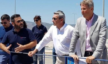 Εύσημα του εκπροσώπου της Ευρωπαϊκής Επιτροπής, Willibrordus Sluijters, στην Περιφερειακή Αρχή, για την ολοκλήρωση και λειτουργία του Φράγματος Γαδουρά