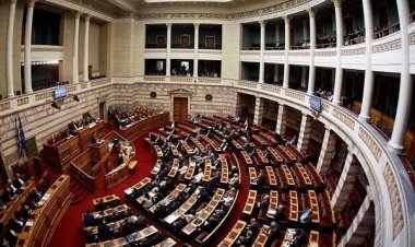 Με οριακή πλειοψηφία ψηφίσθηκε ο “Κλεισθένης” – Υπερψηφίστηκε η κατάτμηση