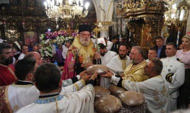 Οι Μυκόνιοι της πίστεως και των παραδόσεων τίμησαν την προστάτιδα τους Παναγία Τουρλιανή στην ομώνυμη Ιερά Μονή της Άνω Μεράς Μυκόνου [pics+videos]