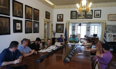 Συνεδριάζει εκτάκτως το Δημοτικό Συμβούλιο για την παραχώρηση τμημάτων παραλιών