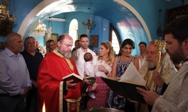 Νίκος Ζυγούρης και Μαρία Βαμβακούρη βάπτισαν το γιό τους!