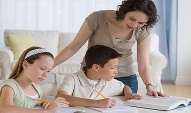 Οι 5 Καλύτεροι Τρόποι που οι Γονείς Μπορούν να Βοηθήσουν το Παιδί στη Μελέτη στο Σπίτι