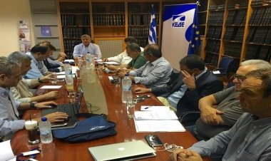 ΚΕΔΕ: Η κυβέρνηση καταργεί το θεσμό του Δημάρχου