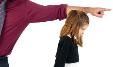 10 πράγματα που πρέπει να σκέφτεσαι όταν τιμωρείς το παιδί