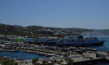 Δεμένα τα πλοία στα λιμάνια λόγω της συμμετοχής της ΠΝΟ στην 24ωρη απεργία της ΓΣΕΕ