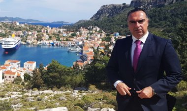 Γιάννης Φλεβάρης: Η συμμαχία των ντροπαλών και το κοινό μυστικό για την κοινή τους κάθοδο