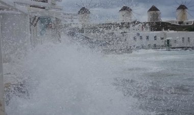 Προβλήματα στις ακτοπλοϊκές συγκοινωνίες λόγω των ισχυρών ανέμων εως 9 μποφόρ