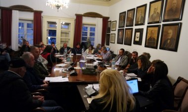 Εκκίνηση εκλογικών περιορισμών και απαγορεύσεων στους Δήμους, για τη λήψη Αποφάσεων από τα Δημοτικά Συμβούλια