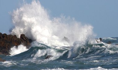 Σε ισχύ το απαγορευτικό απόπλου για τις Κυκλάδες από Πειραιά λόγω ισχυρών ανέμων