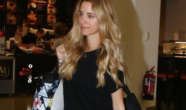 Αεροδρόμιο Μυκόνου: H εγκυμονούσα Δούκισσα Νομικού με sporty look!! Η πιο fit μαμά!! [pics]