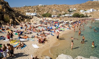 Μύκονος: Το Super Paradise ανάμεσα στις 40 καλύτερες της Ευρώπης σύμφωνα με τον Guardian