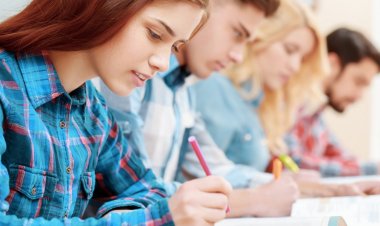 Το θέμα της Έκθεσης και οι απαντήσεις στην Νεοελληνική Γλώσσα, στις Πανελλήνιες 2019: "Δημοκρατία και νέοι"