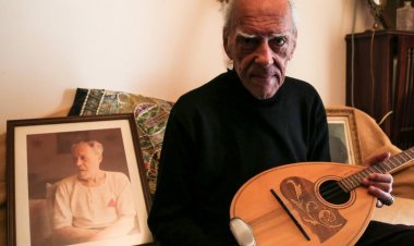 Απεβίωσε ο ρεμπέτης και δεξιοτέχνης του μπουζουκιού Στέλιος Βαμβακάρης (Videos)