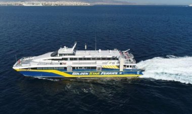 Επιστρέφει στον Πειραιά στο το επιβατηγό καταμαράν Supercat 3 με 127 επιβάτες λόγω βλάβης