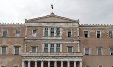 Ορκίστηκαν οι νέοι Βουλευτές - Ο αριθμός των γυναικών, ο αρχαιότερος και οι νέοι