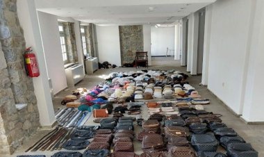 Εντοπισμός αλλοδαπών παρεμπόρων και καταστροφή σε προϊόντα «μαϊμού» στον Πλατύ Γιαλό Μυκόνου