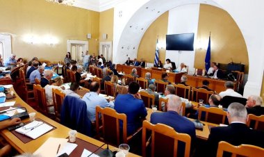 Με πρόσθετους όρους, περιορισμούς και διαδικασία παρακολούθησης, η έγκριση του Περιφερειακού Συμβουλίου στην επένδυση της Μυκόνου