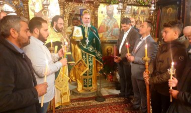 Χριστούγεννα στην Μύκονο: “Ετέχθη υμίν σήμερον Σωτήρ, ός εστίν Χριστός Κύριος” (εικόνες)