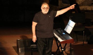 Απεβίωσε ο σπουδαίος Έλληνας συνθέτης Θάνος Μικρούτσικος