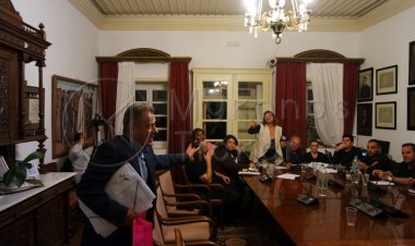 Μύκονος: Αποχώρησε η Δημοτική Παράταξη του Χρήστου Βερώνη από την συνεδρίαση του Δημοτικού Συμβουλίου [Εικόνες+Video]