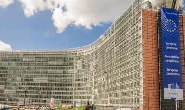 Coronavirus Pandemic : Η Κομισιόν ενέκρινε το ελληνικό σχέδιο για την επιστρεπτέα προκαταβολή ύψους 1 δισ.