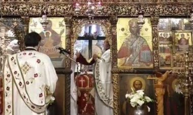 Mykonos Ticker: Απ’ ευθείας - Live, η Πρώτη Ανάσταση από τον Μητροπολιτικό Ναό της Μεγάλης Παναγιάς