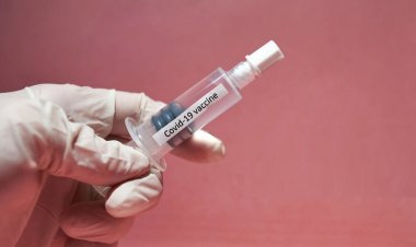 Coronavirus Vaccine: Το Facebook «μπλοκάρει» τα fake news για το εμβόλιο