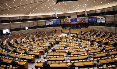MEPs: Την αναστολή παράδοσης υποβρυχίων στην Τουρκία, ζητούν από την Μέρκελ 53 Γερμανοί και Έλληνες ευρωβουλευτές