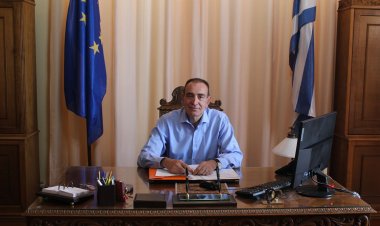 New Year's Message - Mayor of Syros: Μήνυμα Δημάρχου Νικόλαου Λειβαδάρα για την Πρωτοχρονιά