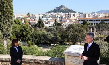 President Sakellaropoulou: Είμαι βέβαιη ότι οι σχέσεις φιλίας και συνεργασίας με τις ΗΠΑ θα καταστούν ακόμη πιο ισχυρές