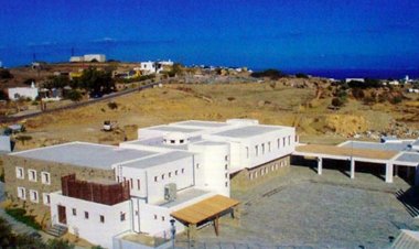 Aegean Islands: Υπεγράφη η σύμβαση αναβάθμισης και συντήρησης σχολικών κτιρίων Σίφνου από την Περιφέρεια