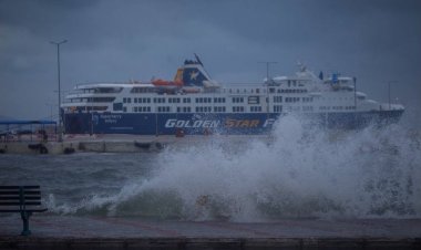 Ferry Routes – Sailing ban: Σε ισχύ είναι το απαγορευτικό απόπλου από Πειραιά και Ραφήνας, λόγω των θυελλωδών ανέμων έως 10 μποφόρ