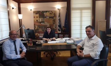 Aegean Islands : «Δρομολογείται οριστική λύση για τα ετοιμόρροπα κτίρια της Ερμούπολης»