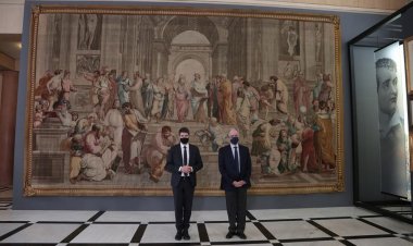 Greek Revolution Bicentenary: Στο περιστύλιο της Βουλής η «Σχολή των Αθηνών» της Γαλλικής Εθνοσυνέλευσης