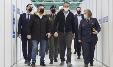 PM Mitsotakis: Εμβόλιο όλοι οι άνω των 60 μέχρι τα μέσα Μαΐου, ανήγγειλε ο Πρωθυπουργός από το mega εμβολιαστικό