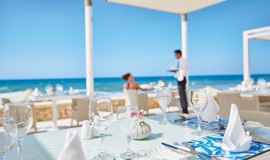 Reopening of Restaurants: Σενάριο επίσπευσης των αποφάσεων για το άνοιγμα της Εστίασης, με τραπεζάκια έξω!!