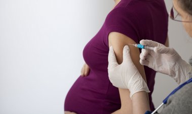 Covid-19 Vaccination: Ασφαλές για Εγκύους και Θηλάζουσες το εμβόλιο - Τι ισχύει για Pfizer, Moderna, AstraZeneca