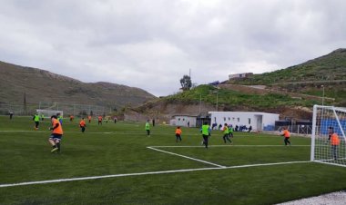 Aegean Islands: Νέος ηλεκτροφωτισμός στο γήπεδο  ποδοσφαίρου της Κύθνου από την Περιφέρεια Ν. Αιγαίου