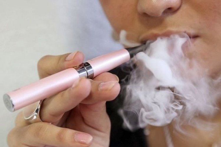 Τέλος και το ηλεκτρονικό τσιγάρο στους δημόσιους χώρους