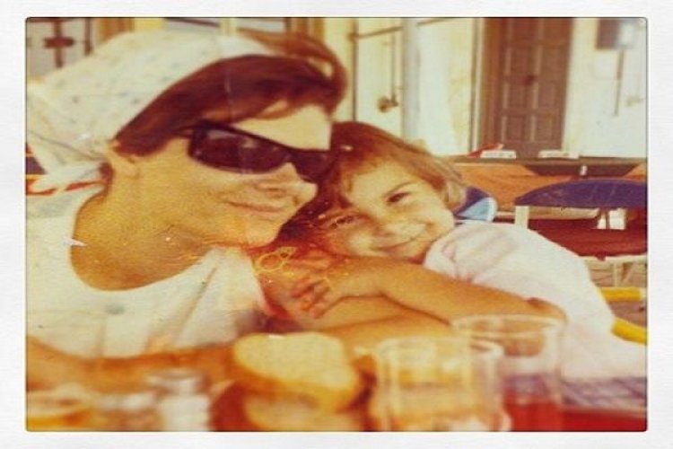 Mάνα είναι να έχεις μία κόρη σαν εμένα και να συνεχίζεις να την ανέχεσαι