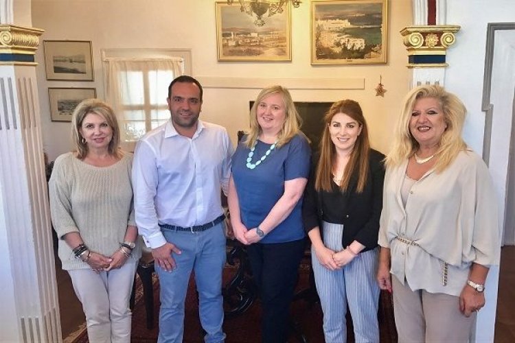 Συνάντηση Δημάρχου Μυκόνου με την Πρόξενο της Πρεσβείας της Αυστραλίας